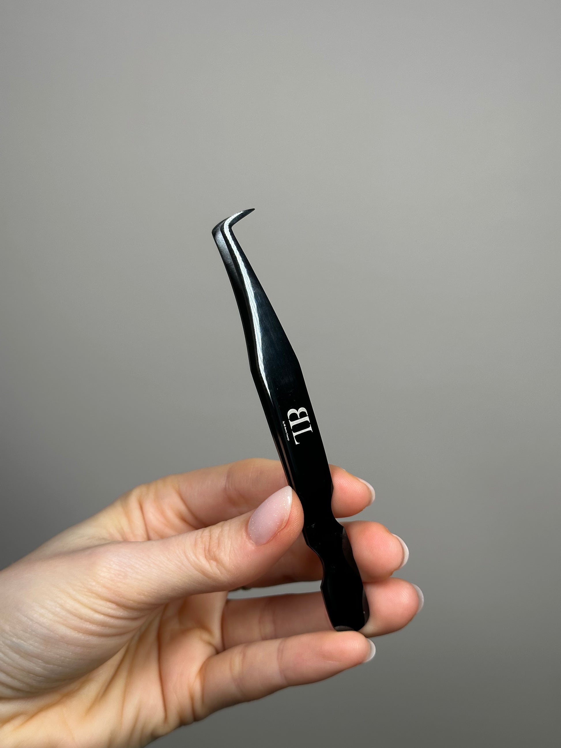 La saisissante - pince de saisie cil à cil et volume russe