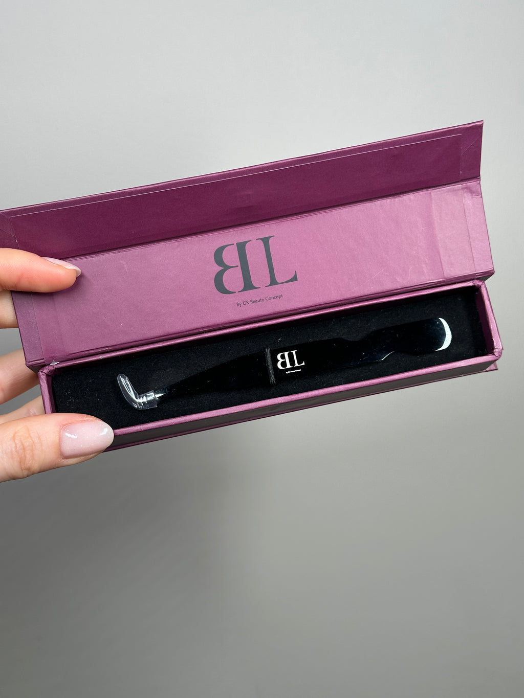 La saisissante - pince de saisie cil à cil et volume russe